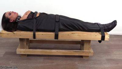 Lori Strapped In A Body Bag - upornia.com
