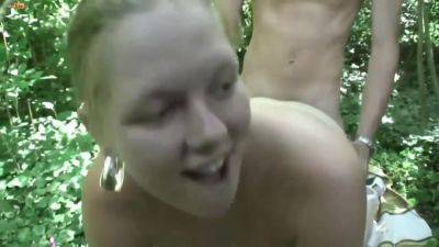 De La Plage A La Foret Pour De La Baise - videomanysex.com