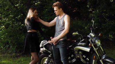 Fucking Outdoors With A Stranger On His Motorbike For All To See 18 Min - upornia.com