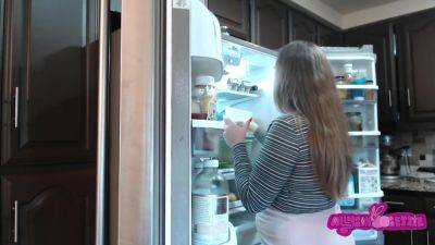 The Gluttonous Roommate - hclips.com