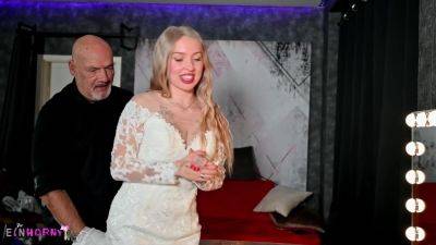 Schwiegervater Leckt Mir Meine Fotze Vor Der Hochzeit - videomanysex.com