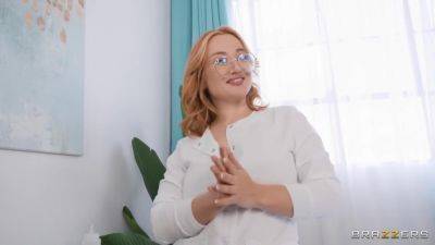 Halle & Emma - upornia.com