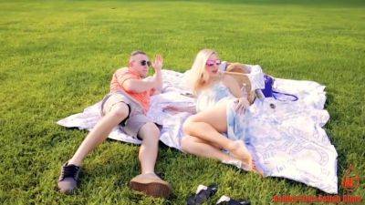 Picnic Porn Video Vxxxcom - upornia.com