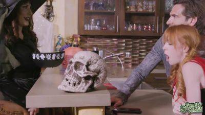 Ken And His Seductive Stepdaughter - videomanysex.com