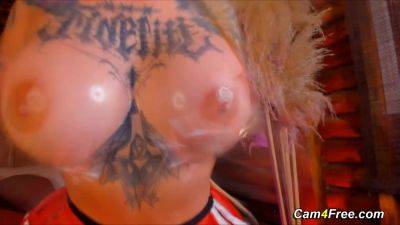 Super Thick Tatted Up Blonde Squirts All Over Her Bed - hclips.com