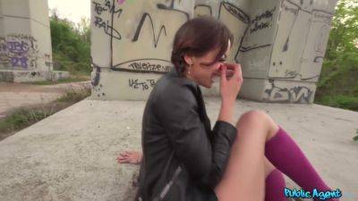 Jade Amor - Why Not In Public - videomanysex.com