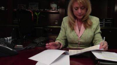 Lesbian Cougar Enjoys A Wet Young Pussy - upornia.com