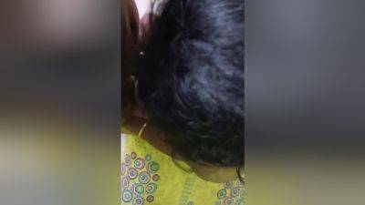 Aunty Vayile Eduppu - desi-porntube.com - India