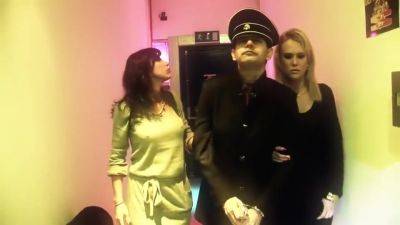 Emateur Women Get Banged By A Complete Stranger In E - hclips.com