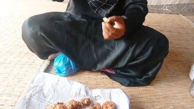 Faqeerni Ko Machi K Pakory Khela K Kam Kya Aur Choda Bahot Maza Leya - hclips.com - India