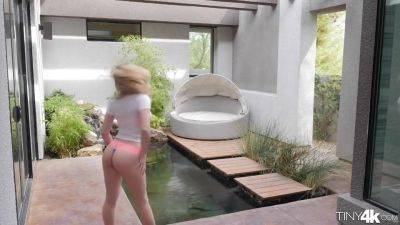 Aubrey Sinclair - Lovely Teenage Newcomer Taking Hot Bath And Fucking - hotmovs.com