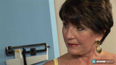 The Doctor Is In... Bea's Pussy! - hotmovs.com