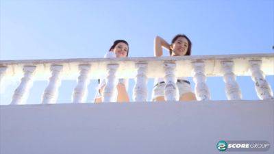 Wet Tee Teasers - hotmovs.com