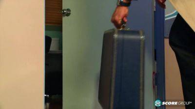 Dixie Devereaux Agent 36f - hotmovs.com