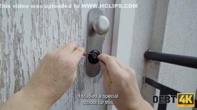 Debt Drilling With Steve Q And Stacy Cruz - hclips.com - Czech Republic