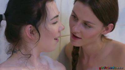 Lesbian Action In Bath - upornia.com