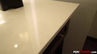 Sexually Attractive Big-bosomed Mommy Stepmom Got Go - upornia.com