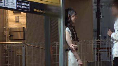 【立ちんぼ】めちゃイキ×美しいクビレ￥見た目より大きい尻を男に振り下ろす￥ホントは金より性行為が好きなスケベ美人【さな(25)】 - txxx.com - Japan