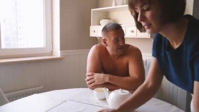 Fucked A Foreign Maid After His Wife Le - hclips.com