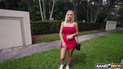 Lap Dancing With Paris Banks - videomanysex.com