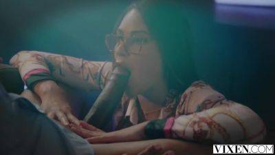 Gizelle Blanco - Gizelle Blanco In Background Action 0512 - upornia.com