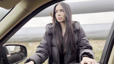 Ona Rasplatilas Za Taksi Shikarnm Minetom Doma - Cloudyinky - upornia.com