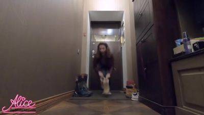 Sexy Babe Washes Hands And Dances - hclips.com