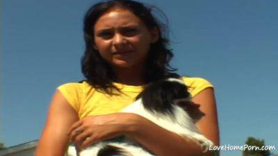 Tanned Brunette Cutie Loves To End With Facials - hclips.com