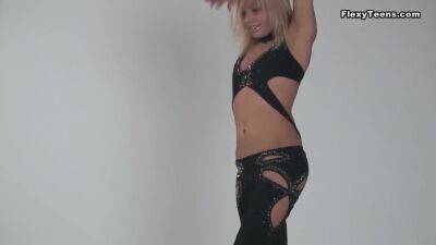 Unbelievable Hot And Stretchy Zinka Korzinkina - upornia.com