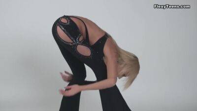 Unbelievable Hot And Stretchy Zinka Korzinkina - upornia.com