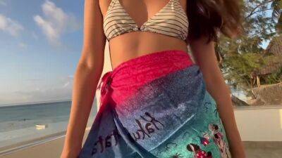 Diaper Girl On The Beach - hotmovs.com - Italy