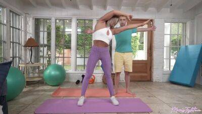 Stepmoms Hot Body Energizes Me - hclips.com