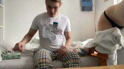 Vskrli Novogodnie Podarki I Potom Zanyalis Seksom - hclips.com - Russia