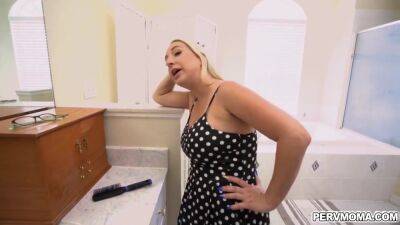 Quinn Gives Connor A Sloppy Blowjob Lesson With Perv-mom - hotmovs.com