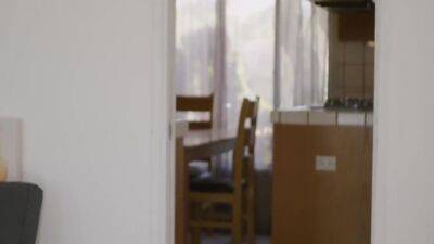 Big Ass Cop Gives You An Out - upornia.com