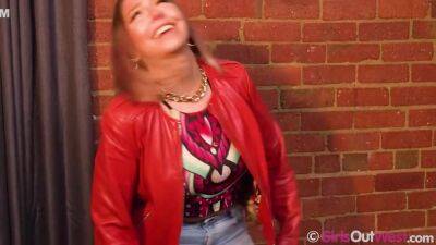 Felicity And Ripley - Comic Relief - upornia.com