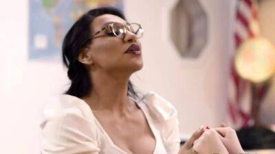 Jessy Dubai fucks three of her hot students - drtvid.com