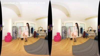 Make Up Room With Jamie Jones - upornia.com