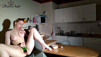 Cute Slut Jerk Off Wet Pussy Bottle - Sensual Solo - hclips.com