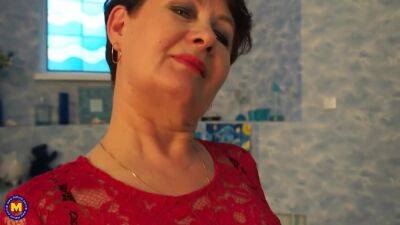 Busty Mature Mother Fucks Her Starving Pussy - hclips.com