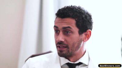 Latin Babe Accept Doctor To Be Her Donor - The Doctor - upornia.com