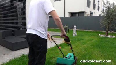 Facesitting Husband Before Agreeing To Cuckold Me - videomanysex.com