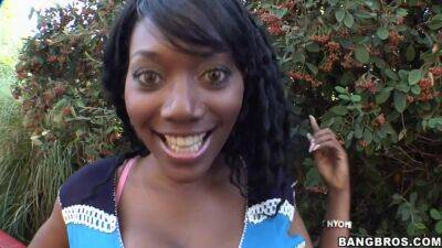 Nyomi Banxxx ebony MILF porn video - sunporno.com - Usa