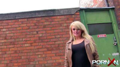 Pibing In Public - upornia.com