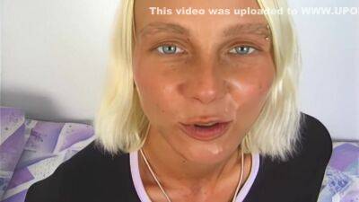 Blonde Gepiercte Sexsuechtige Besorgt Es Sich Mit Dildo - upornia.com