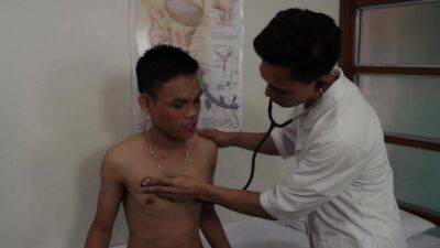 Seducing Asian doctor blows patient cock - drtuber.com