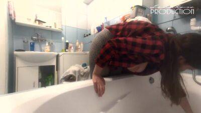 Big Tits Lena Downblouse While Cleaning Bathtube - voyeurhit.com