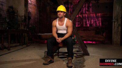 Busty latex femina dominates over male using huge toy - hotmovs.com