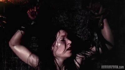 E54 Wraiths Play - upornia.com