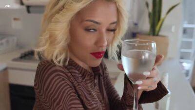 Indi Show - upornia.com